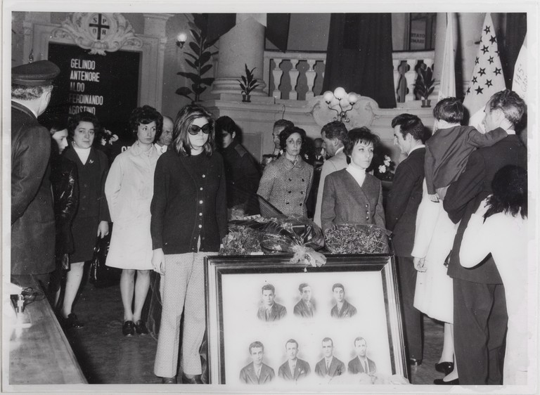 Gattatico-Reggio Emilia, 27-30 marzo 1970, Funerali di Alcide Cervi, camera ardente di Alcide nella Sala del Tricolore di Reggio Emilia, picchetto d'onore